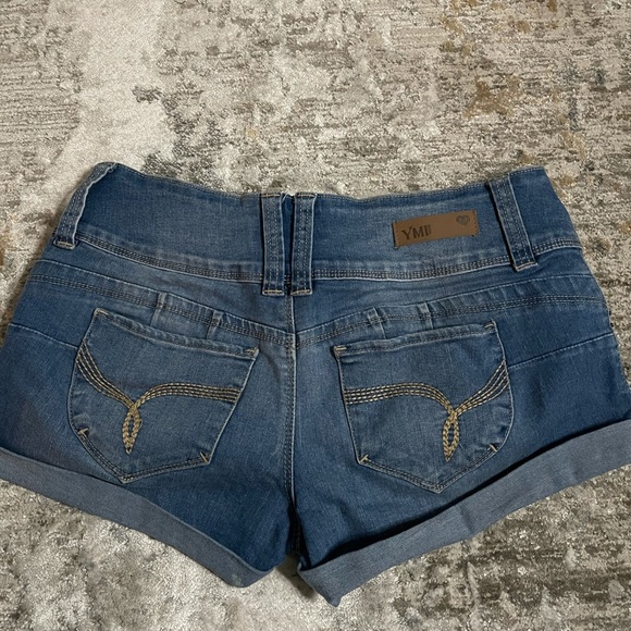 Super cute butt lifting shorts size small - Picture 2 of 3